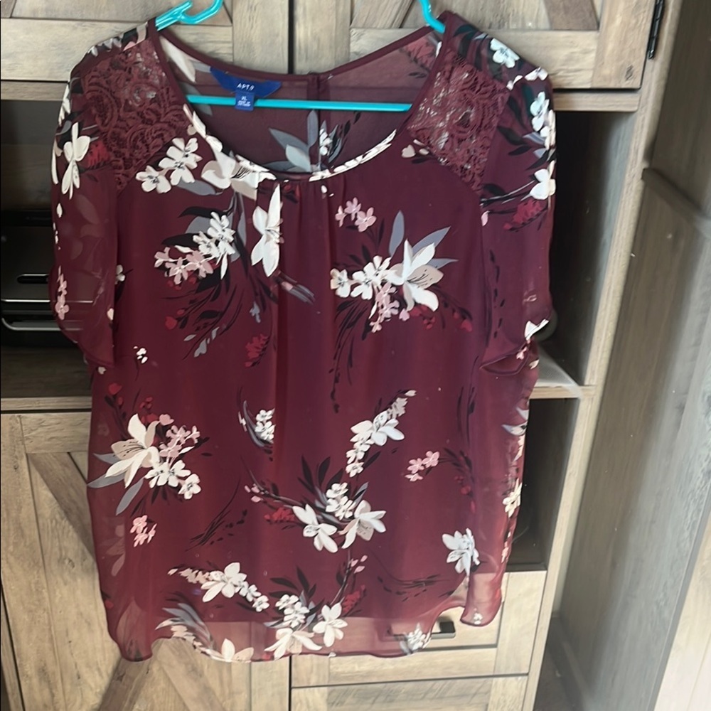 Apt. 9 Red Floral Short Sleeve Blouse